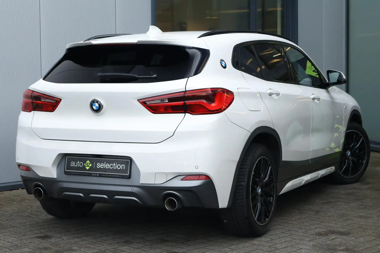 BMW X2 sDrive20i High Executive M Sport X / Pano / H&K / Wit - 2