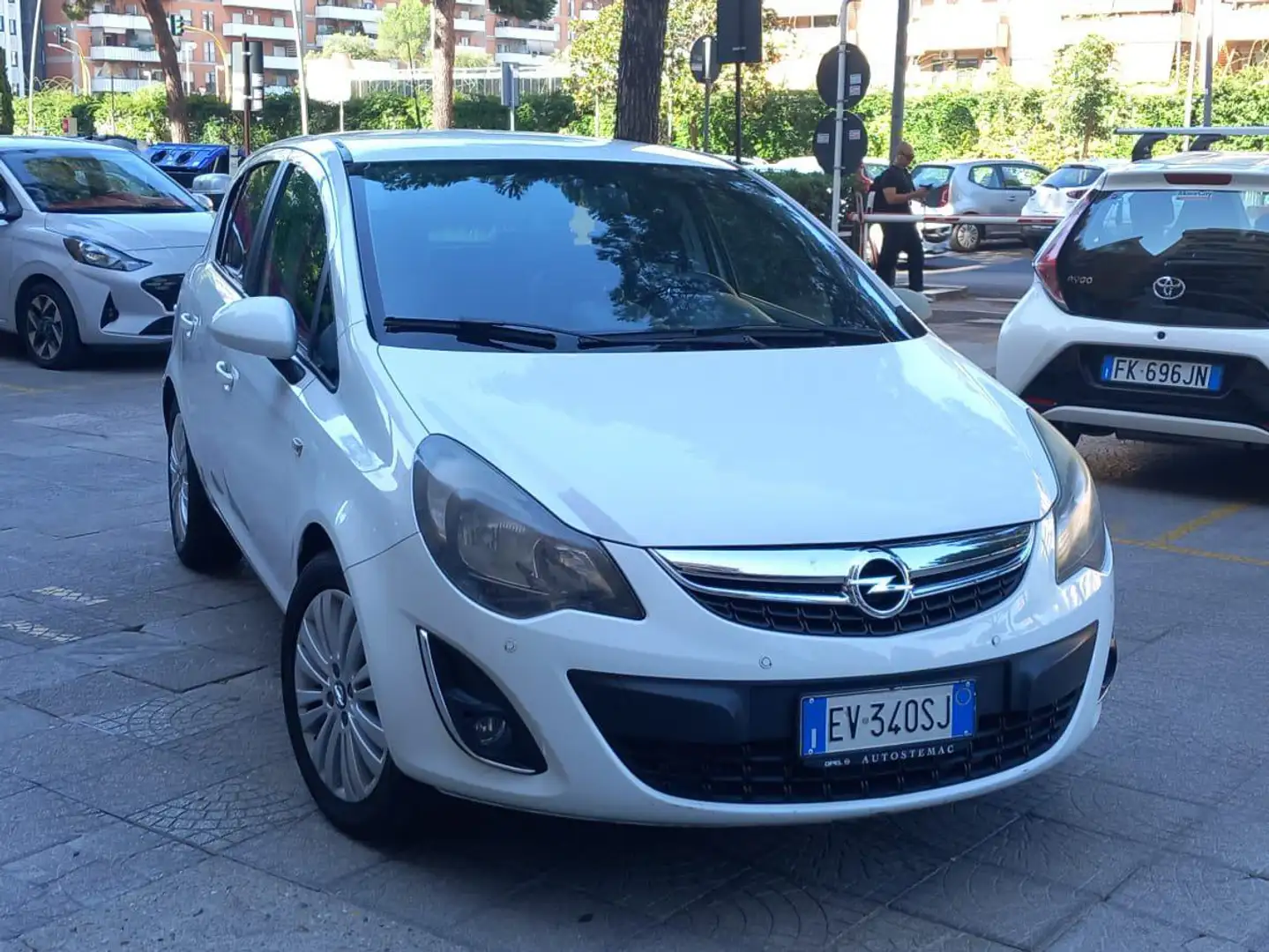 Opel Corsa Corsa IV 2010 5p 1.2 Ecotec Gpl-tech 85cv Bianco - 2