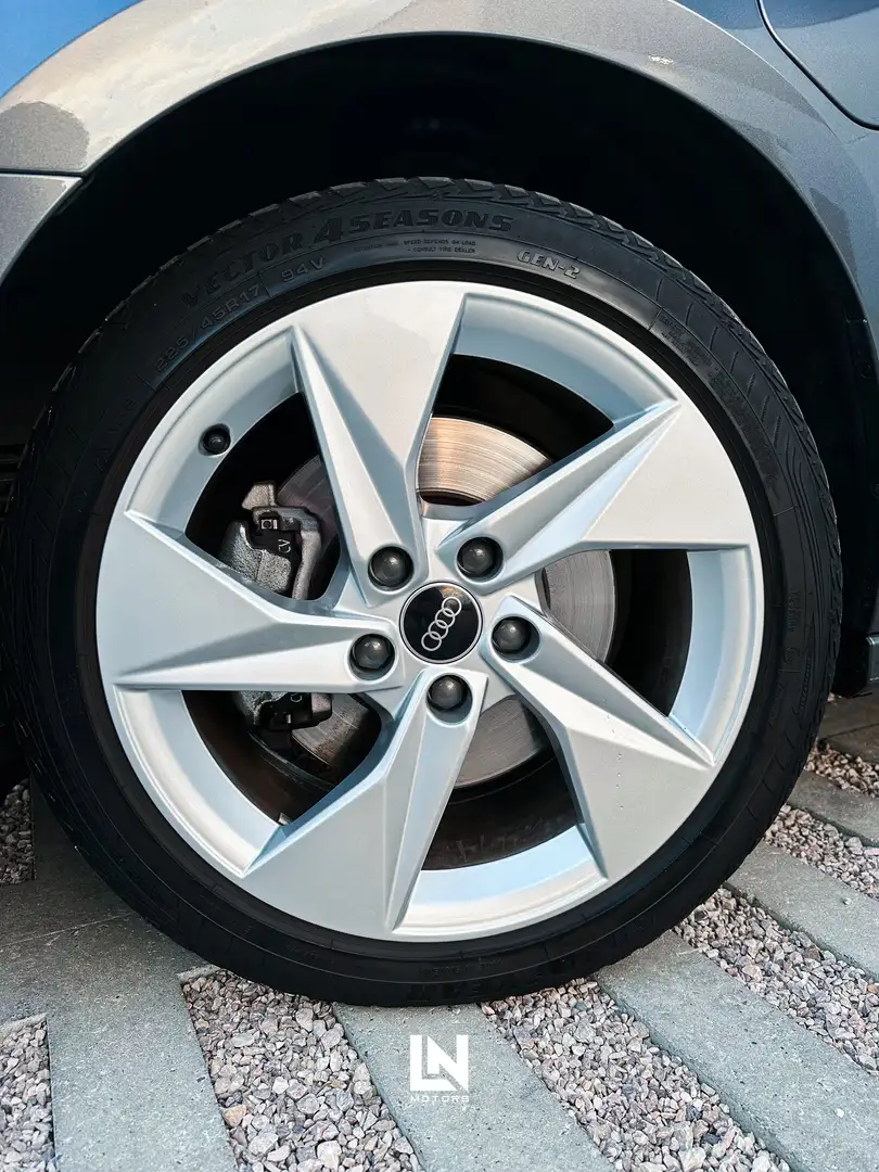 Audi A3 40 TFSIe S Line | Parkeersensoren | Cruise control Grijs - 2