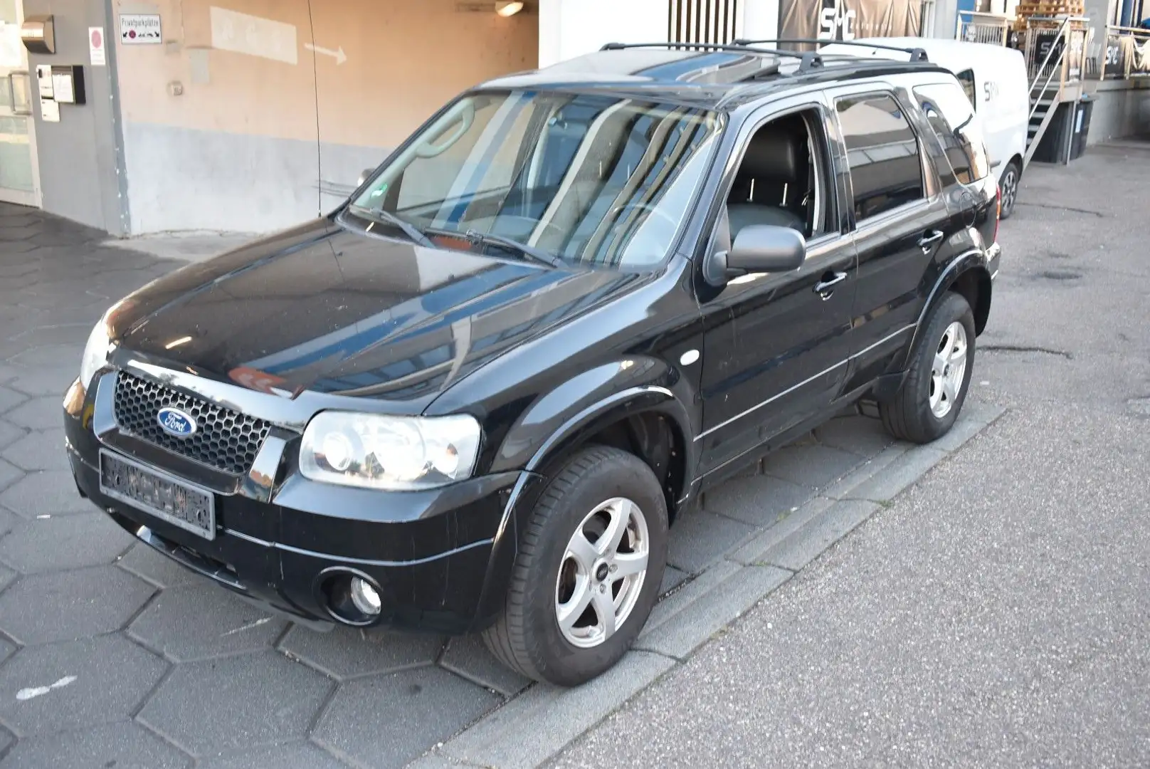 Ford Maverick 2,3 l Highclass Leder*Elek. Sitze*Tüv Zwart - 2