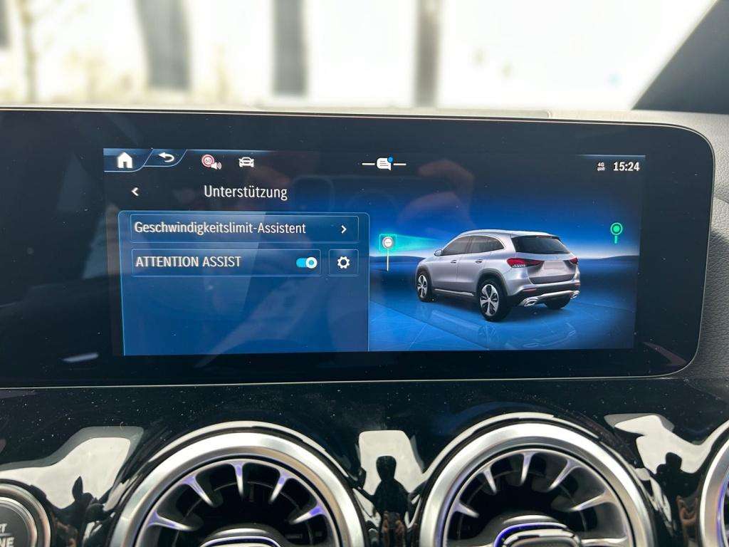 Mercedes-Benz GLA 220