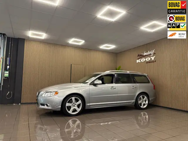 Volvo V70 2.0T R-Edition * Trekhaak / Leder / Navigatie / Cr