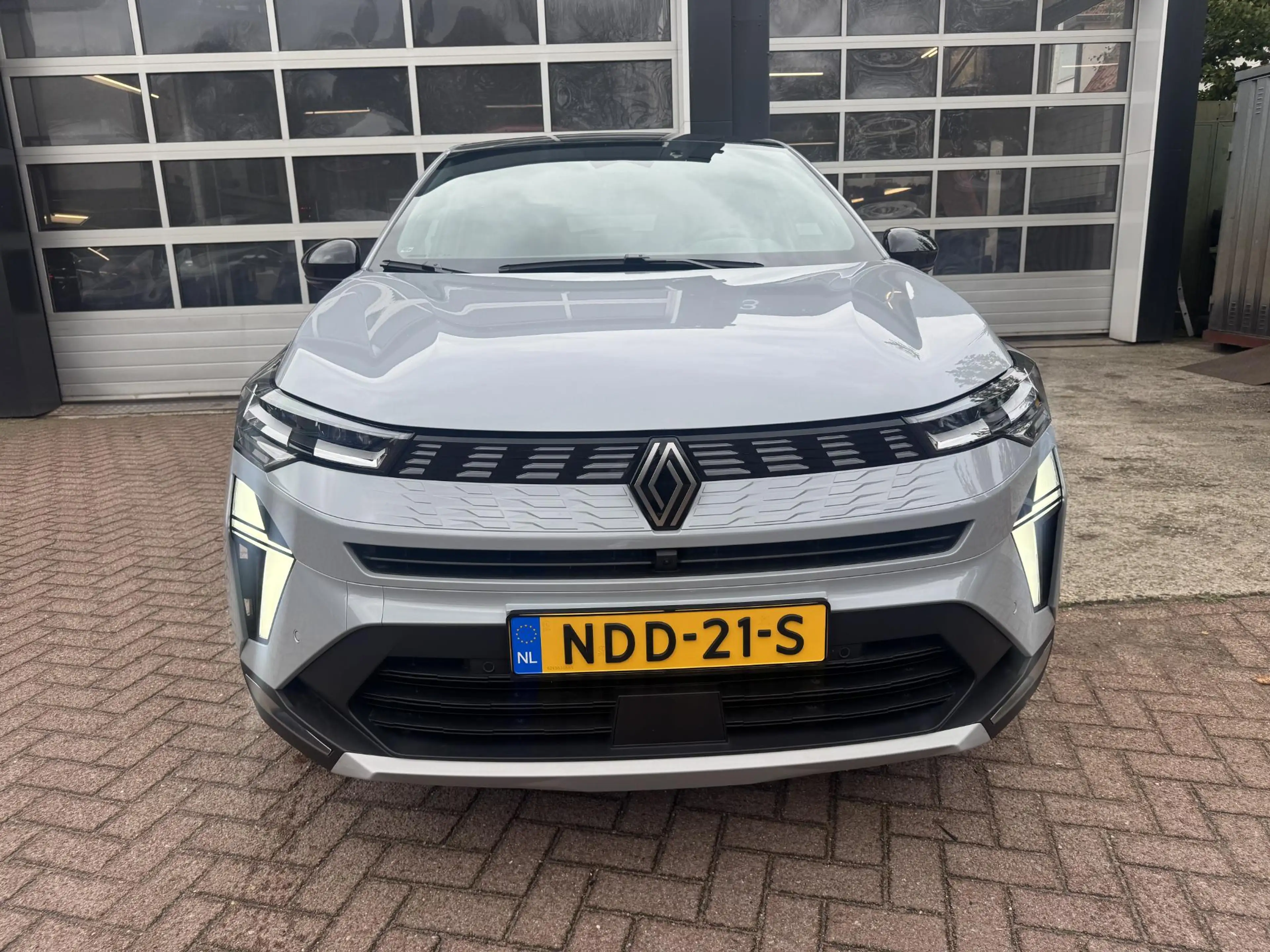 Renault Symbioz 1.8 E-Tech full hybrid 160 iconic — photo 2