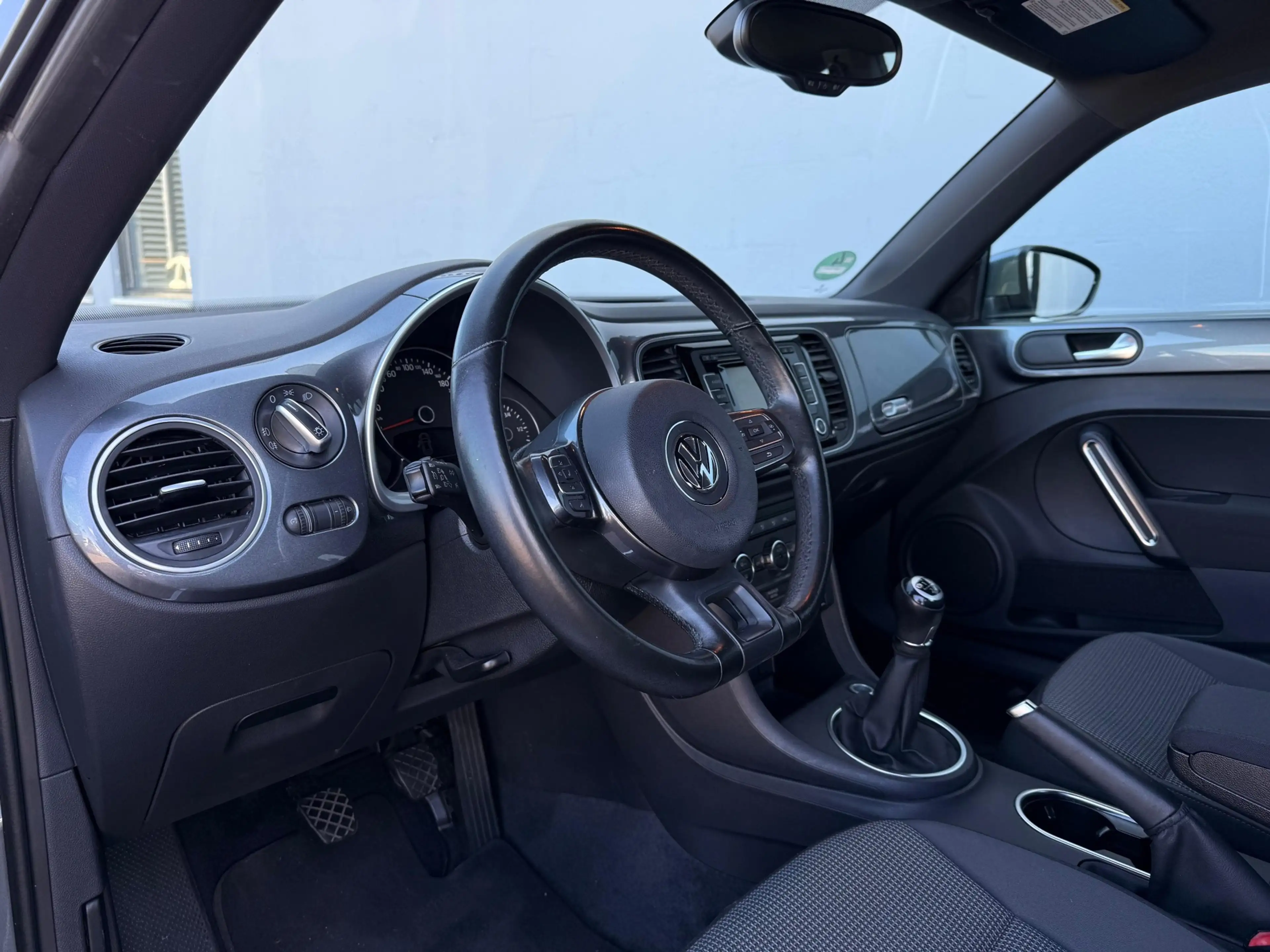 Volkswagen Beetle 1.2 TSI Design - Climate Control — photo 9