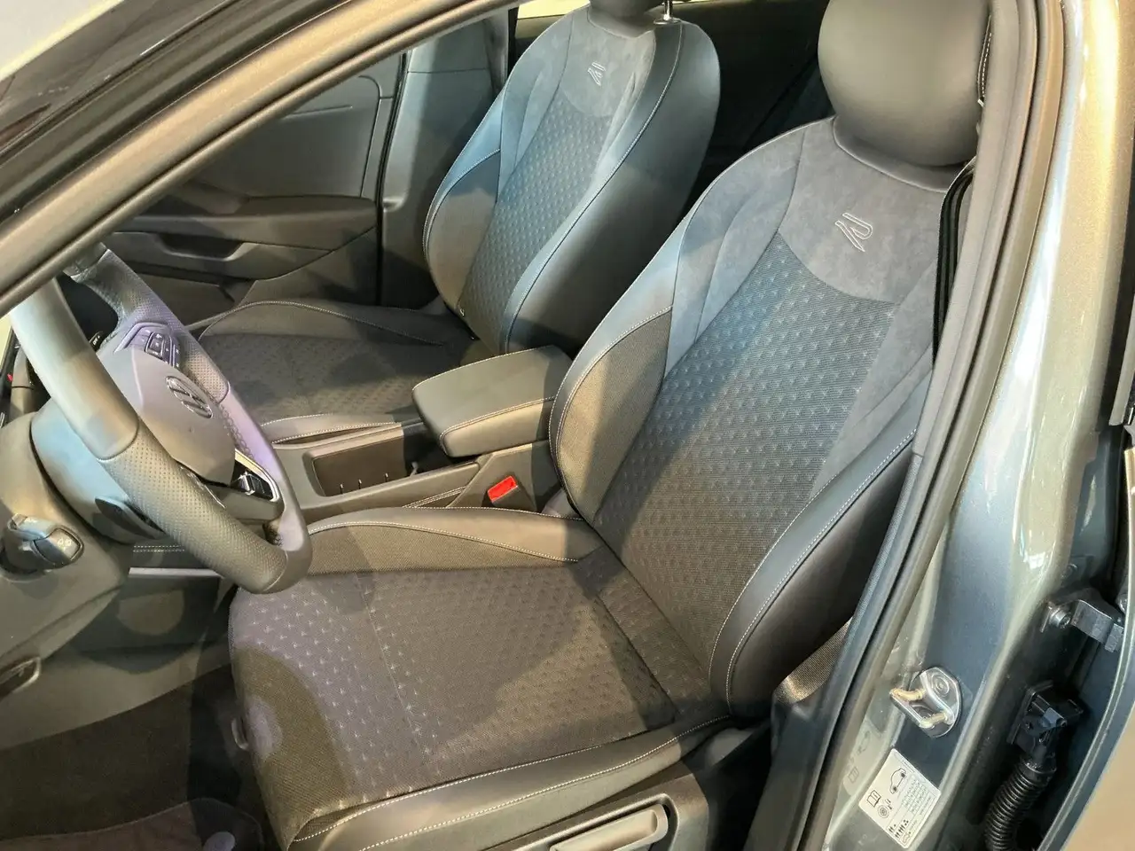 Volkswagen T-Roc 1.5 eTSI R-Line | AHK | IQ.LIGHT | ACC 9