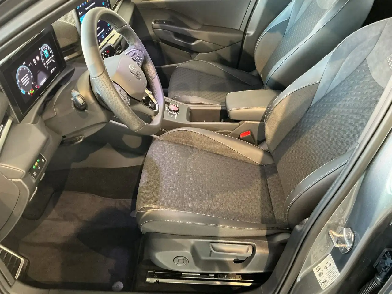 Volkswagen T-Roc 1.5 eTSI R-Line | AHK | IQ.LIGHT | ACC 8