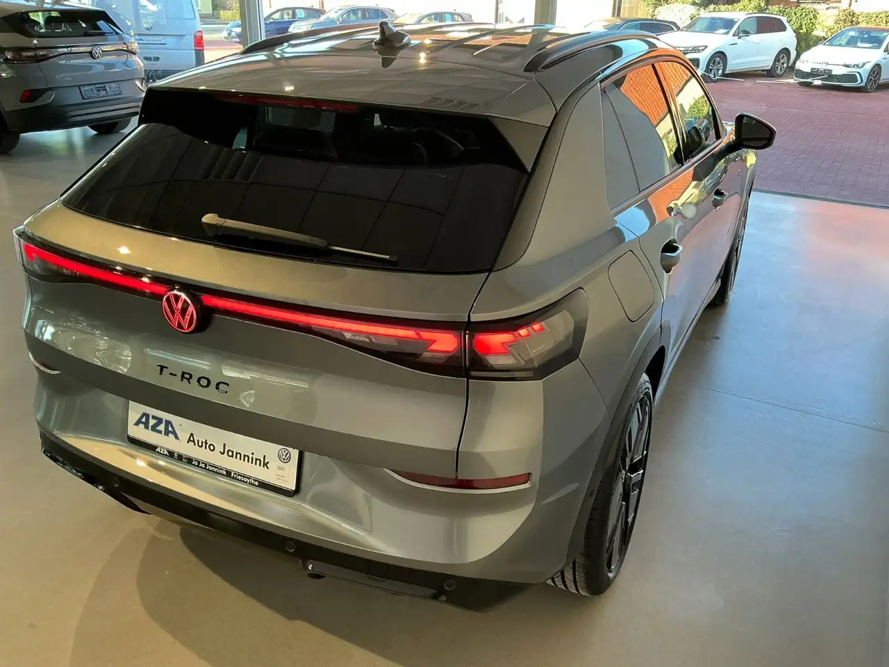 Volkswagen T-Roc 1.5 eTSI R-Line | AHK | IQ.LIGHT | ACC 16