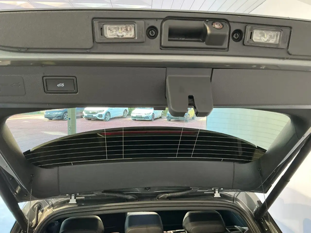 Volkswagen T-Roc 1.5 eTSI R-Line | AHK | IQ.LIGHT | ACC 20