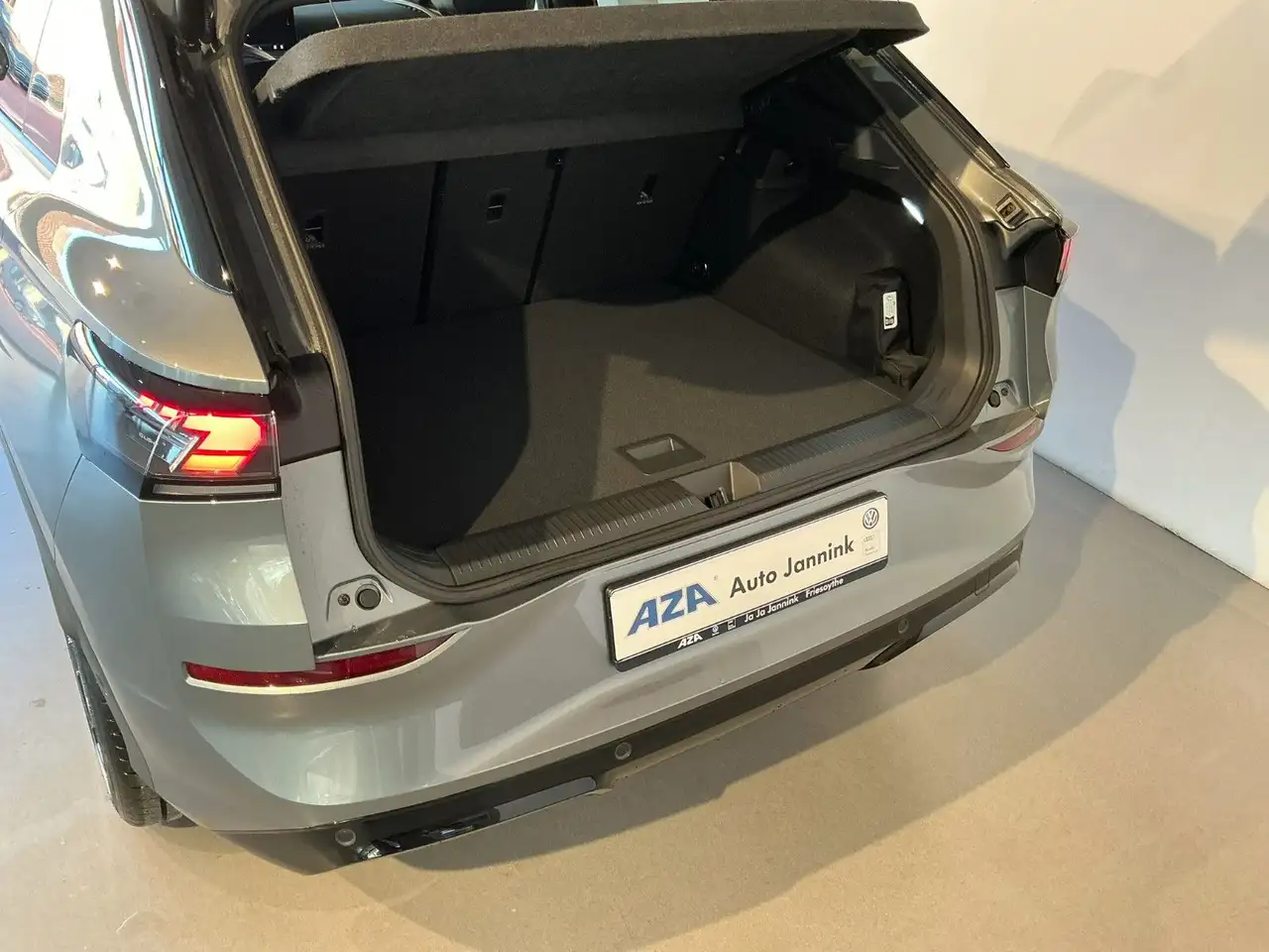 Volkswagen T-Roc 1.5 eTSI R-Line | AHK | IQ.LIGHT | ACC 17