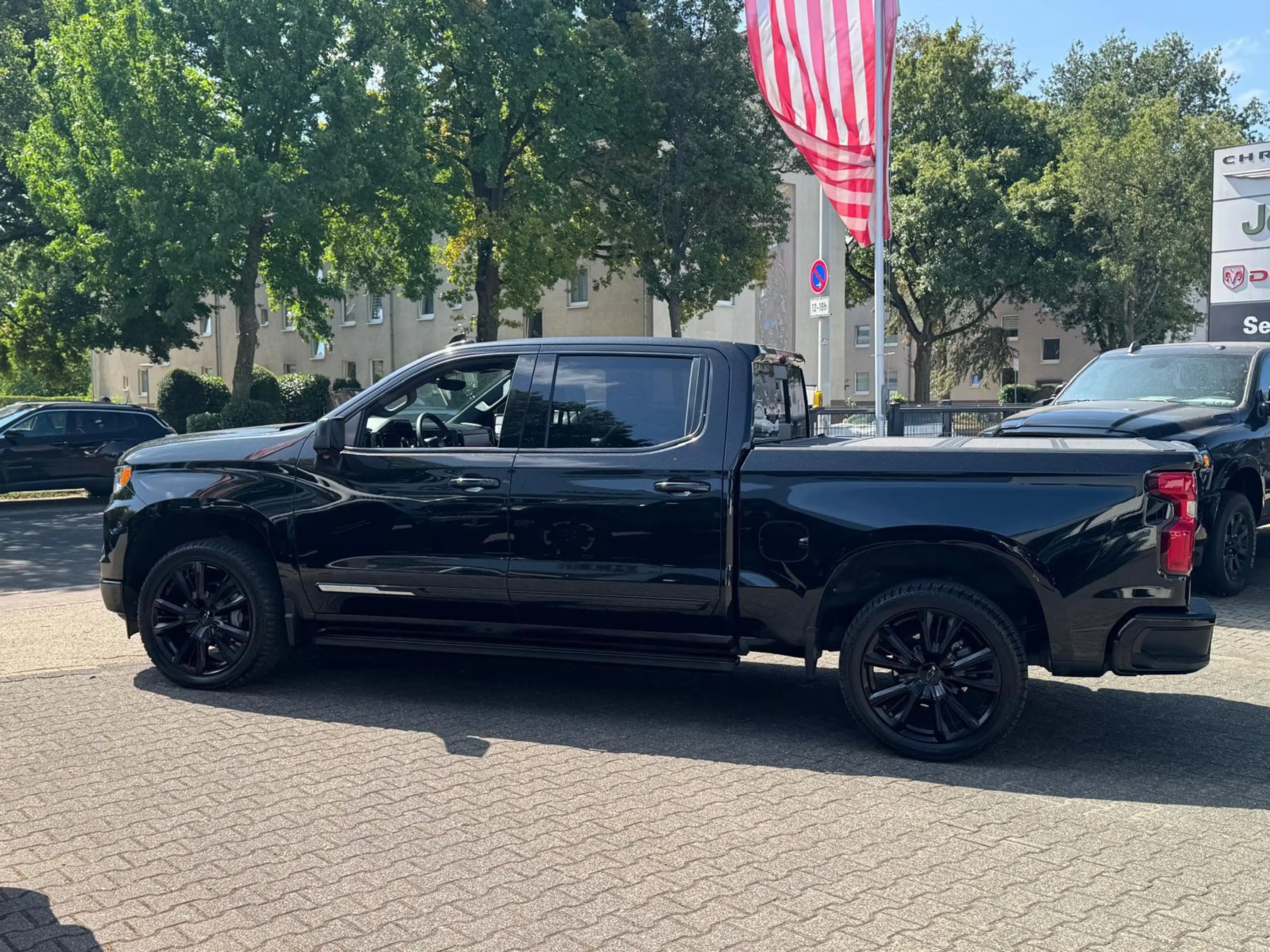 Chevrolet Silverado High Country 6.2 V8 Midnight Edition — photo 7
