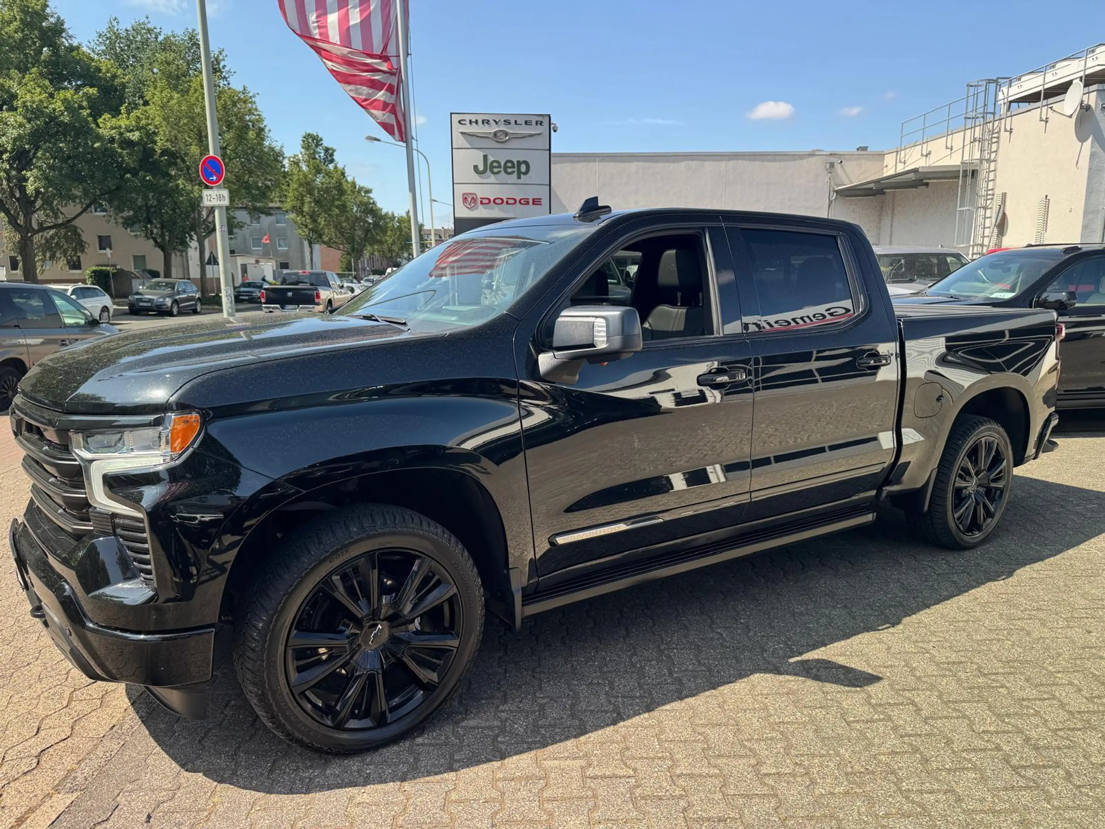 Chevrolet Silverado High Country 6.2 V8 Midnight Edition — photo 8