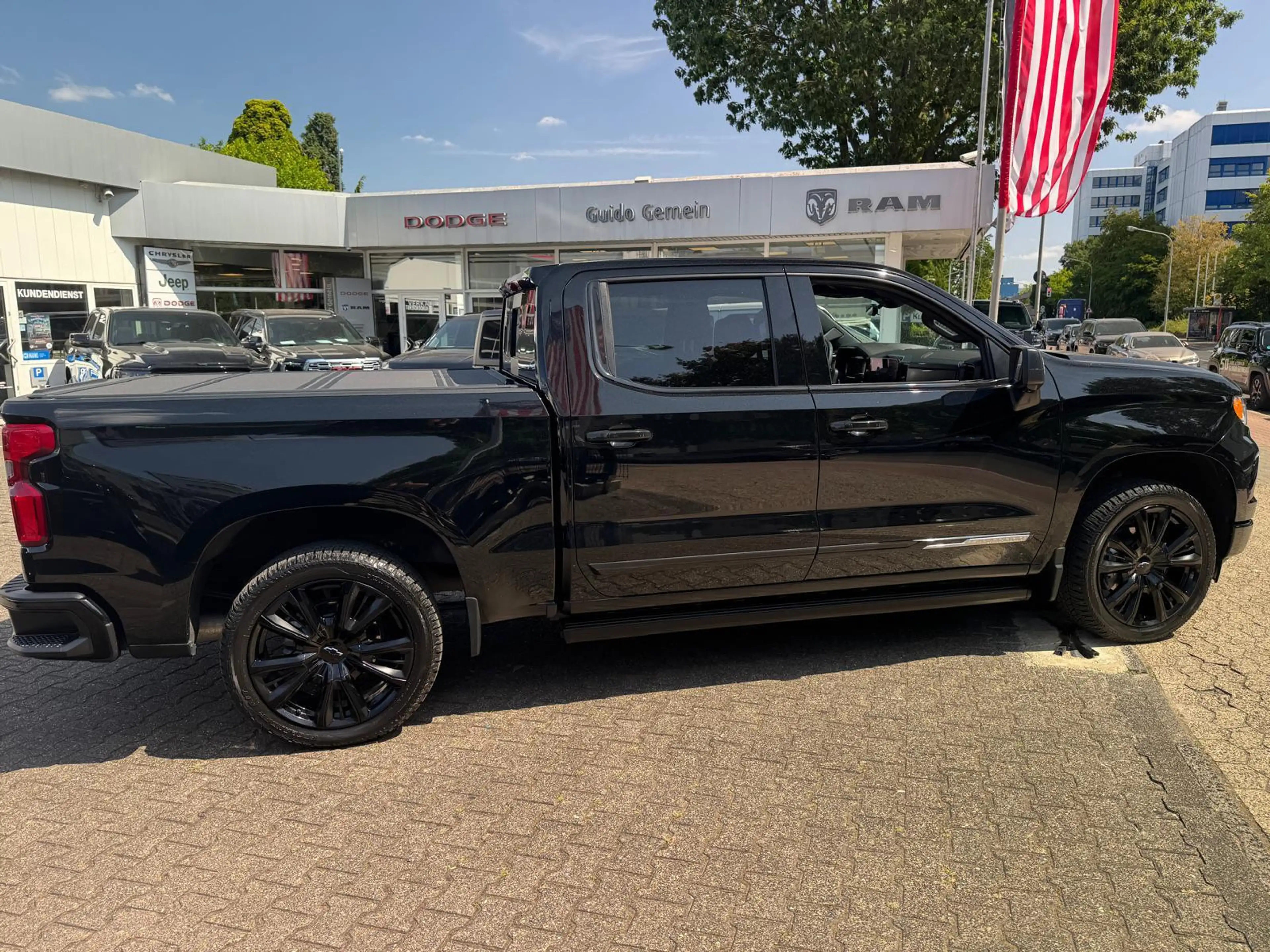 Chevrolet Silverado High Country 6.2 V8 Midnight Edition — photo 3