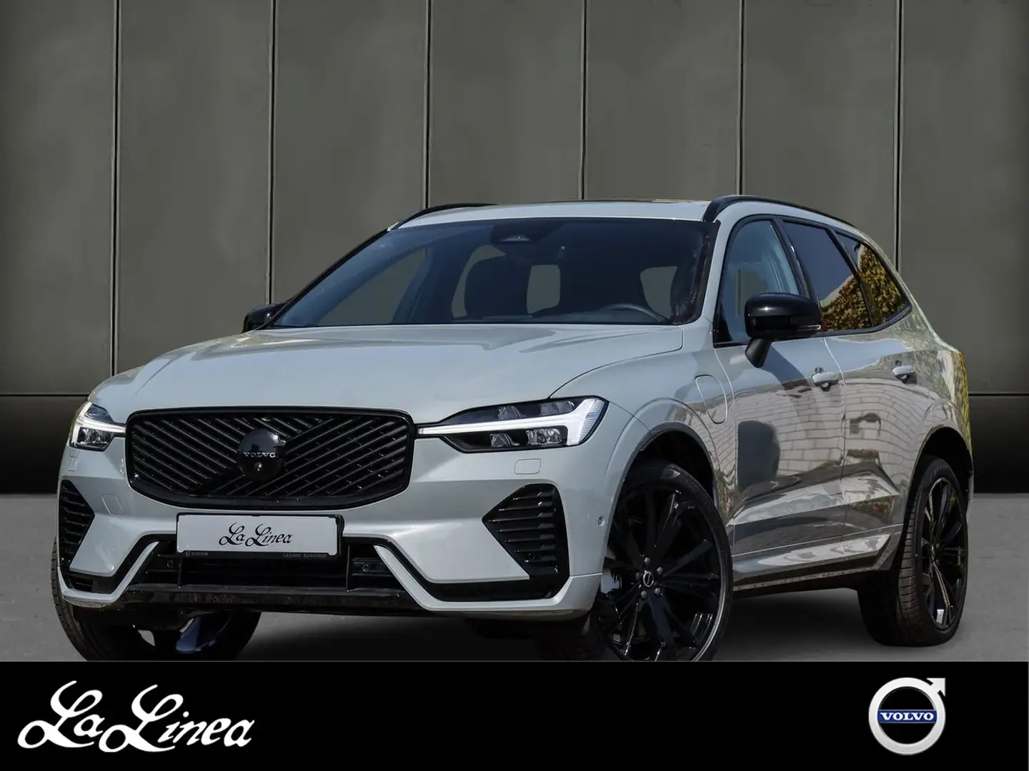 Volvo XC60 T8 AWD Ultra Black Edition Recharge Plug-In Hybrid Gris - 1