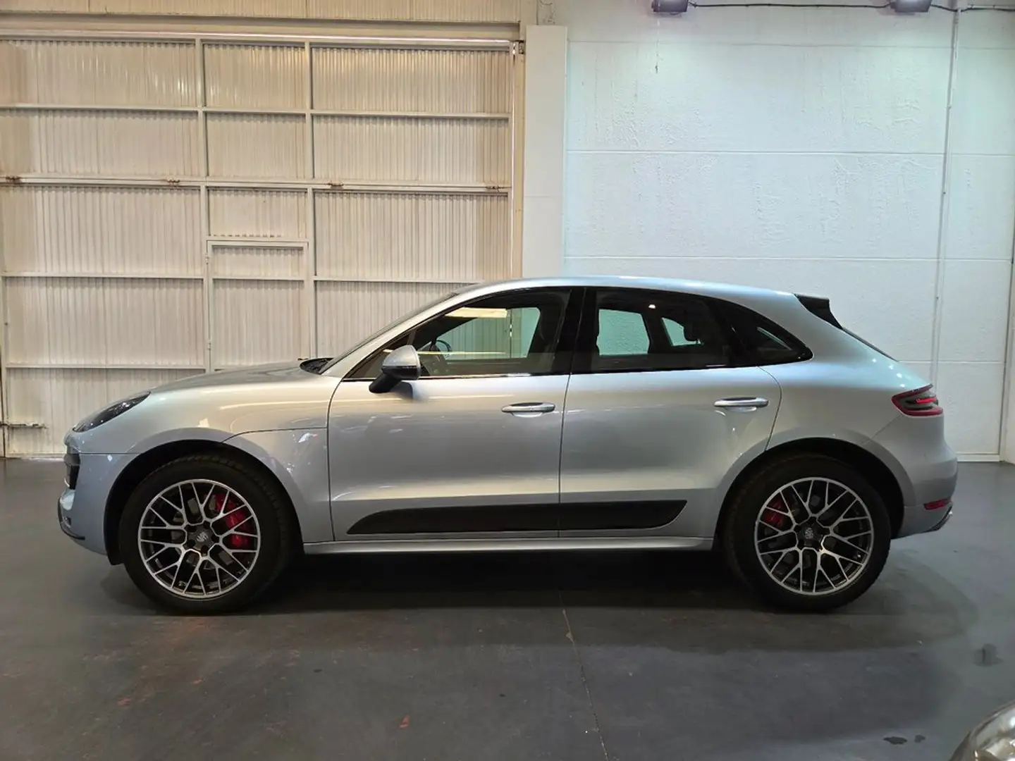 Porsche Macan Turbo Grau - 2
