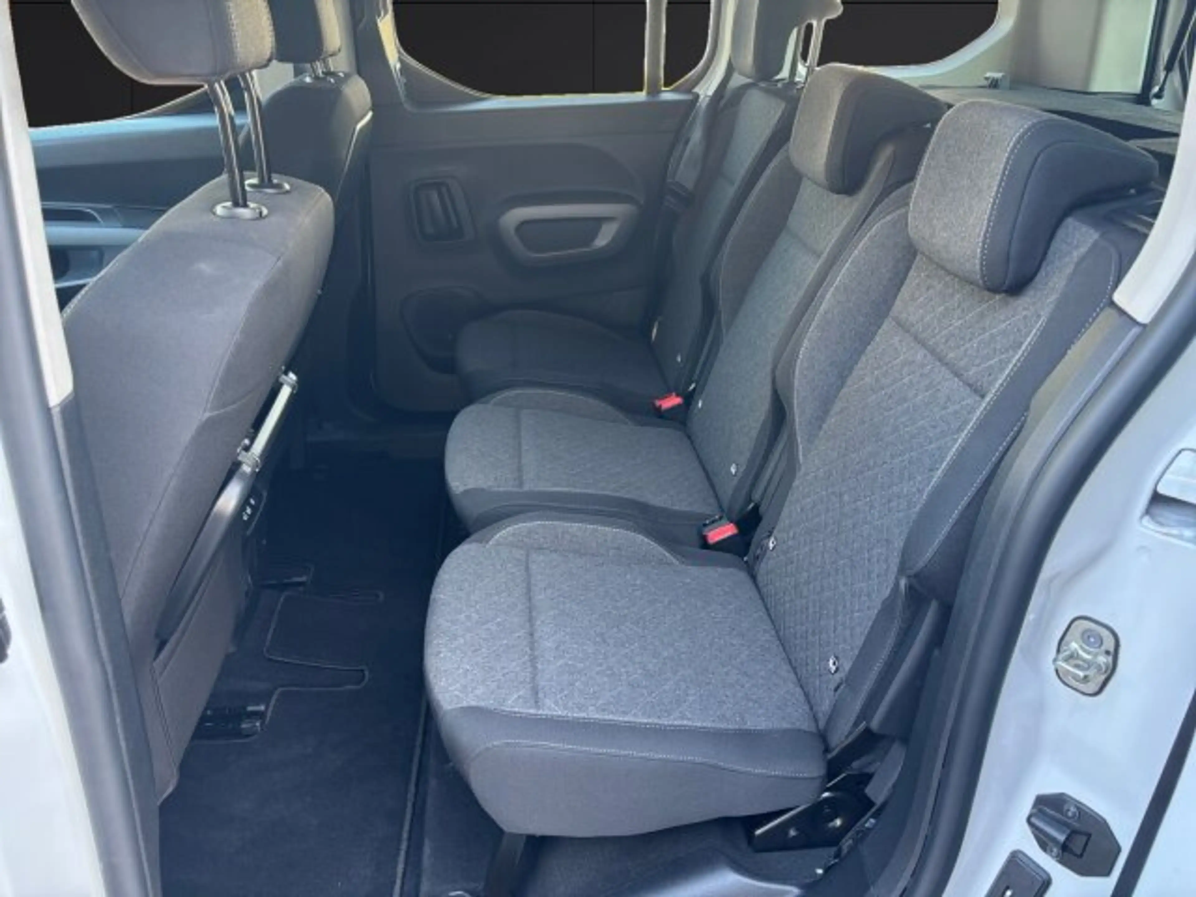 Opel Combo Life Combo 1.5 D GS Automatik 5-Sitzer Sitzheizung — photo 14