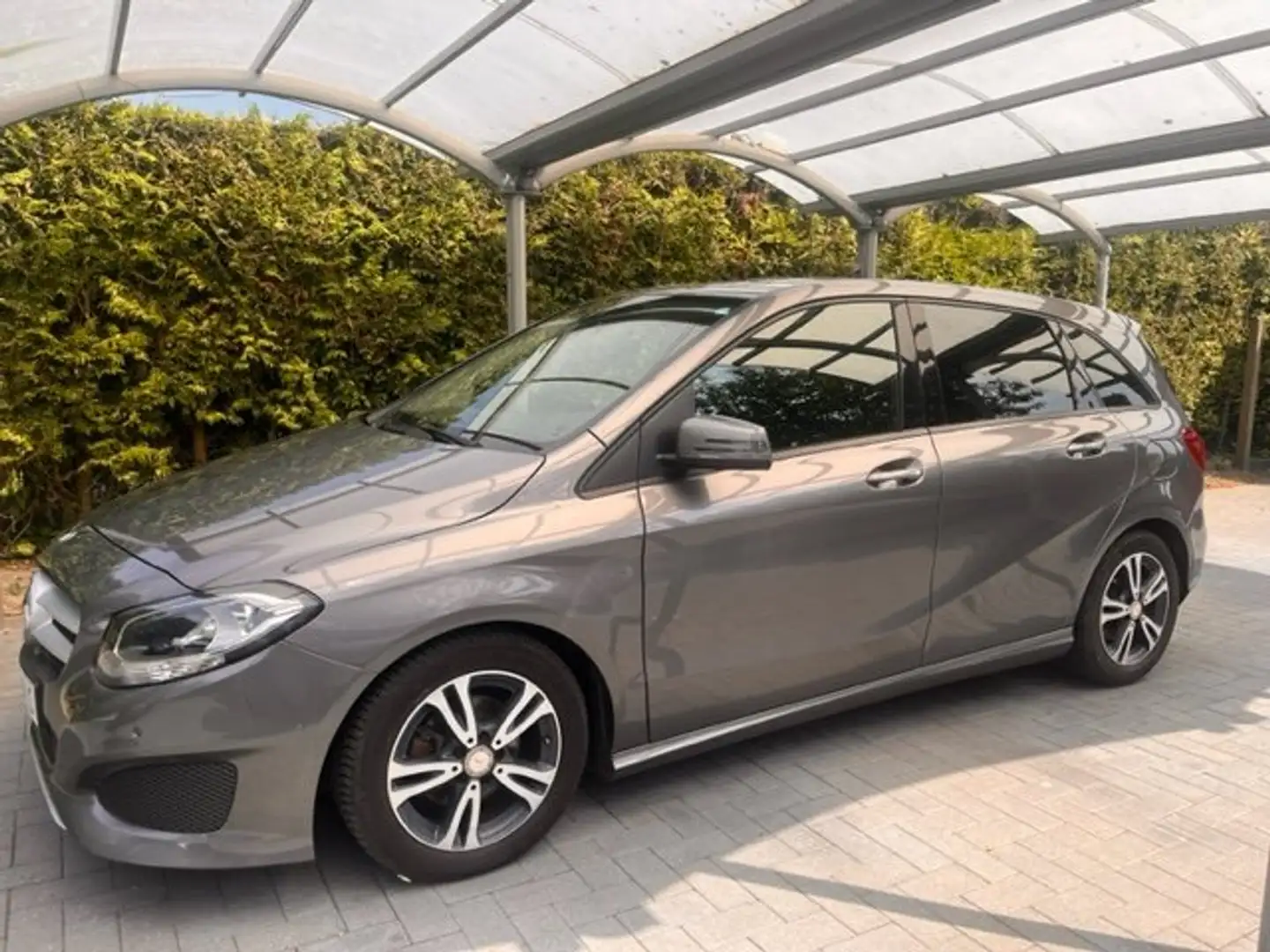 Mercedes-Benz B 180 d BE Edition//89000 km//Voor en A. Parkeersensoren Gris - 1