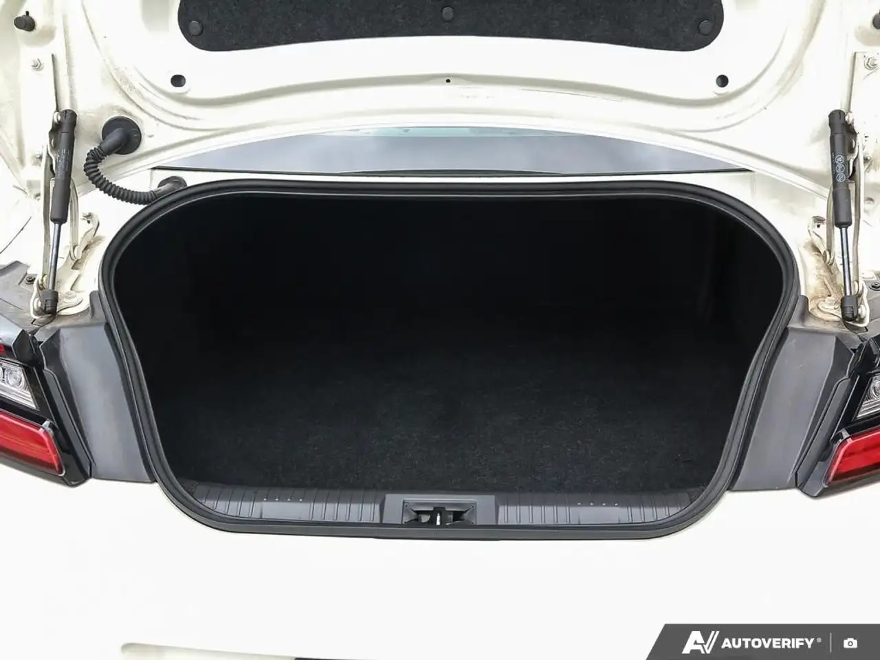 Subaru BRZ снимка Subaru BRZ