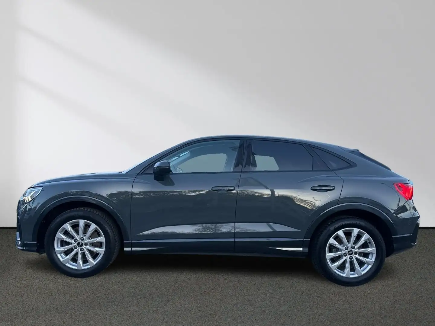 Audi Q3 Sportback 40 TFSI quattro S tronic MMIplus Gris - 2