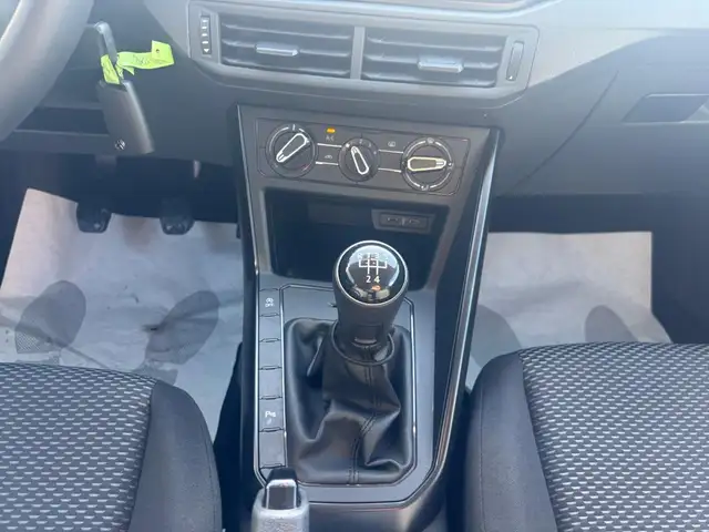 Volkswagen Polo view 9