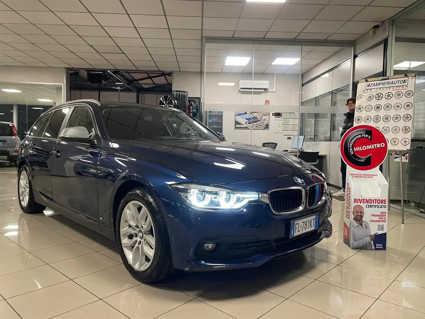 BMW 318 F31 Touring 318d Touring Business Advantage auto Bleu - 1