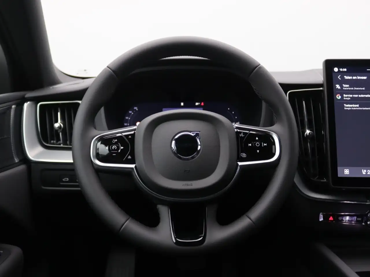 Volvo XC60 2026 — фото 14