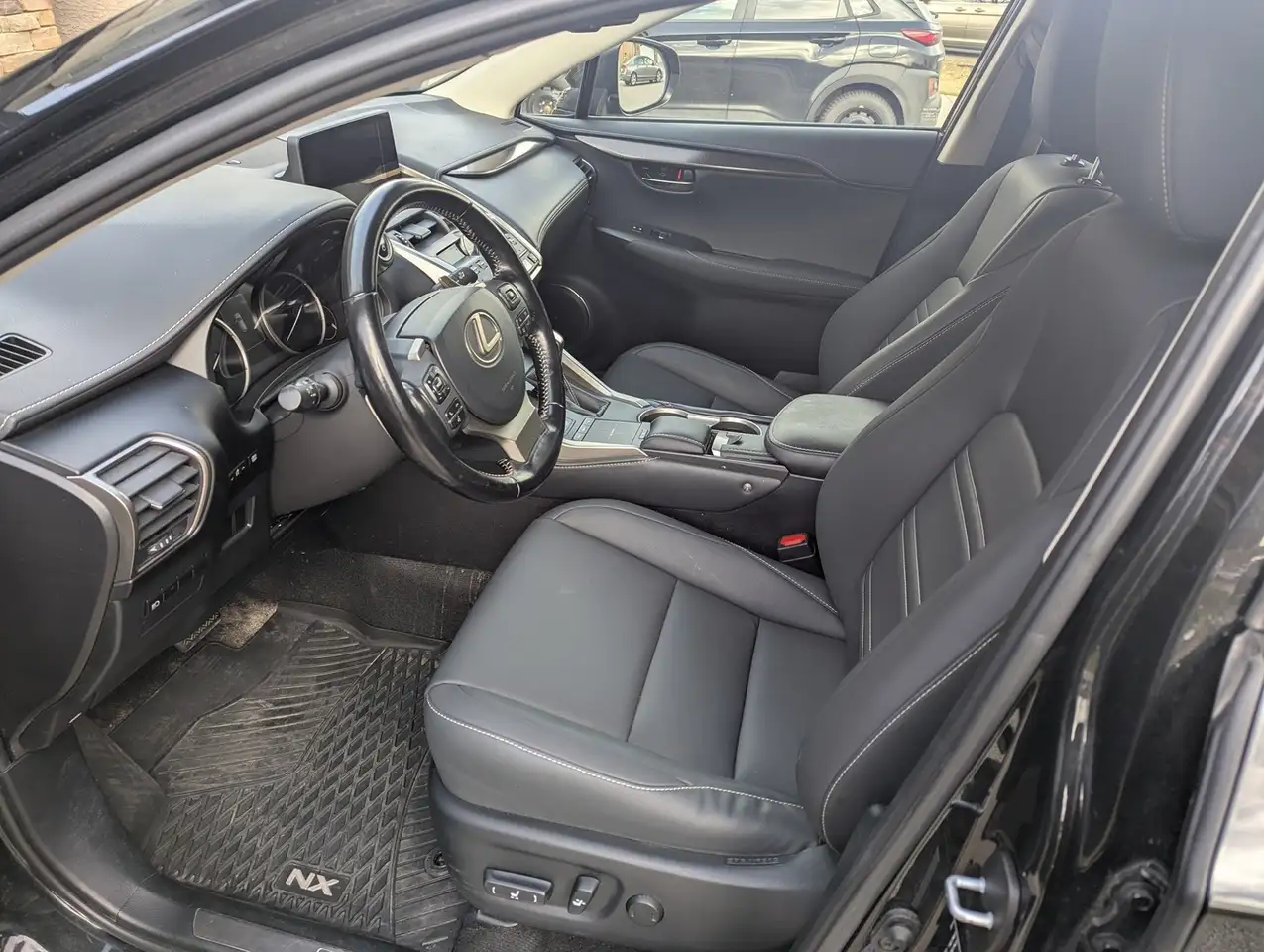 Lexus NX fotografie Lexus NX