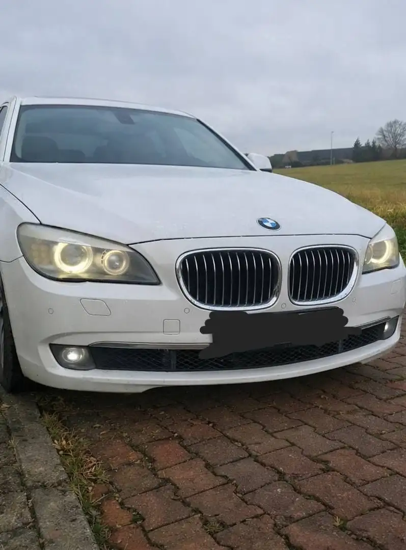 BMW 740 740Li - 2