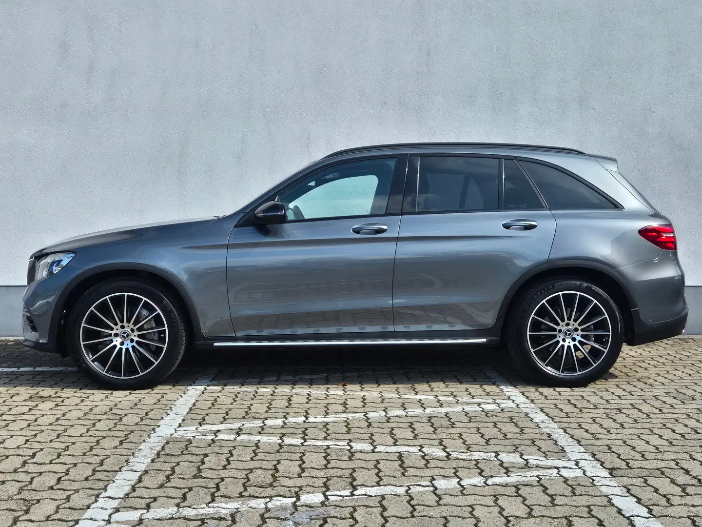 Mercedes-Benz GLC 350 d 4Matic*AMG*Panorama*Sitzklima*Comand*DISTRONIC* Grau - 2