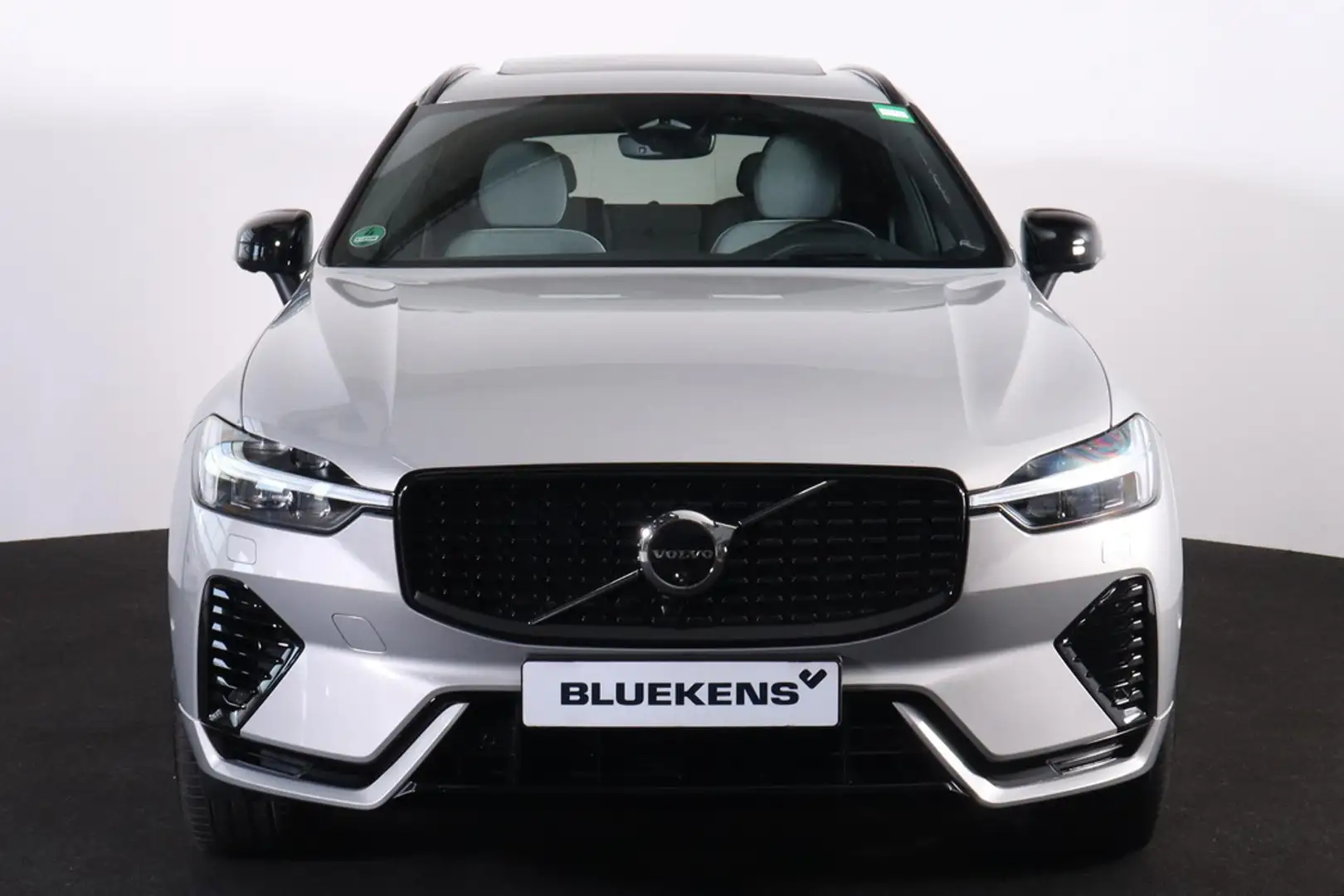 Volvo XC60 T8 AWD Ultimate Dark - LONG RANGE - Panorama/schui Zilver - 2