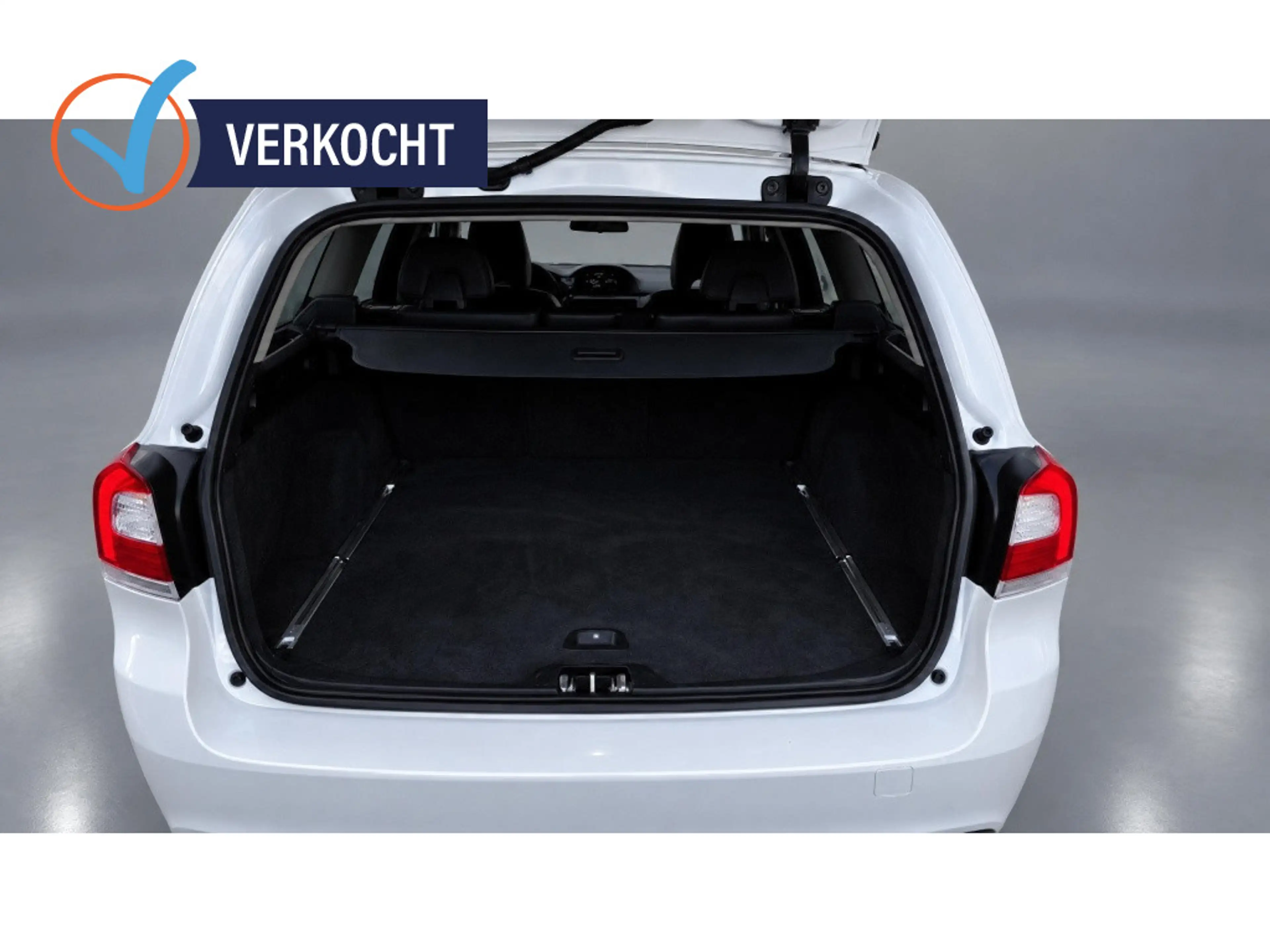 Volvo V70 2.0 T4 Inscr. Ed. | Pano | Trekhaak | Cruise | Nav — photo 8