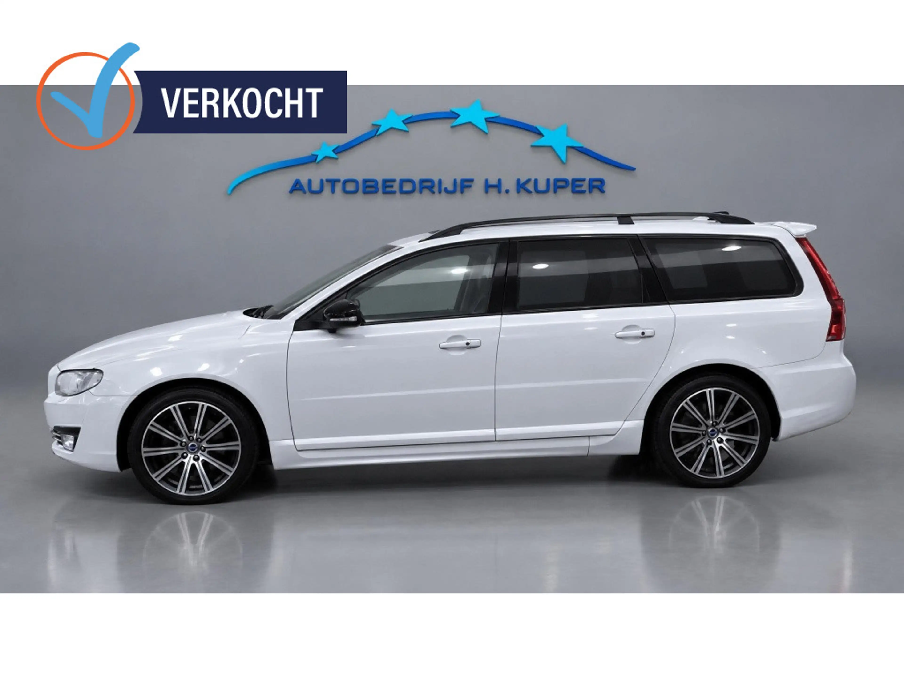 Volvo V70 2.0 T4 Inscr. Ed. | Pano | Trekhaak | Cruise | Nav — photo 2