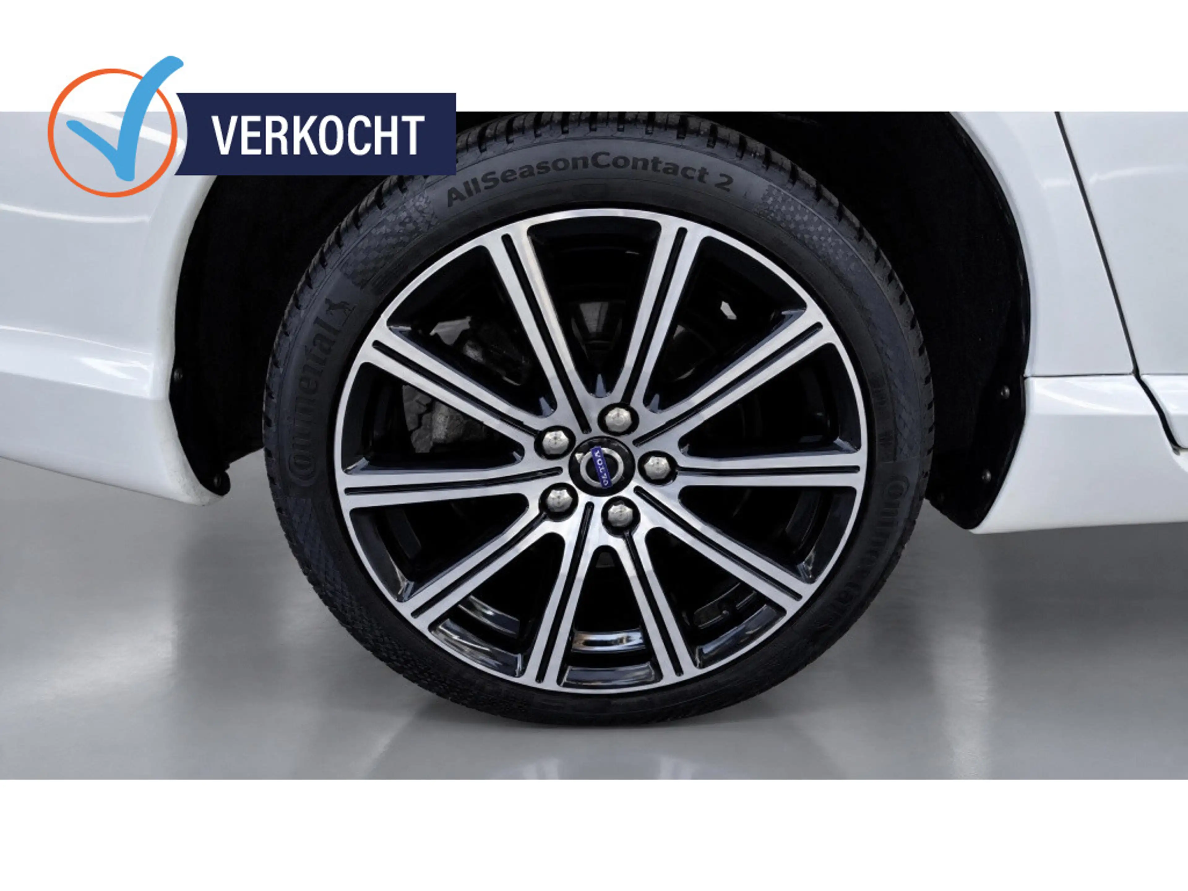 Volvo V70 2.0 T4 Inscr. Ed. | Pano | Trekhaak | Cruise | Nav — photo 10