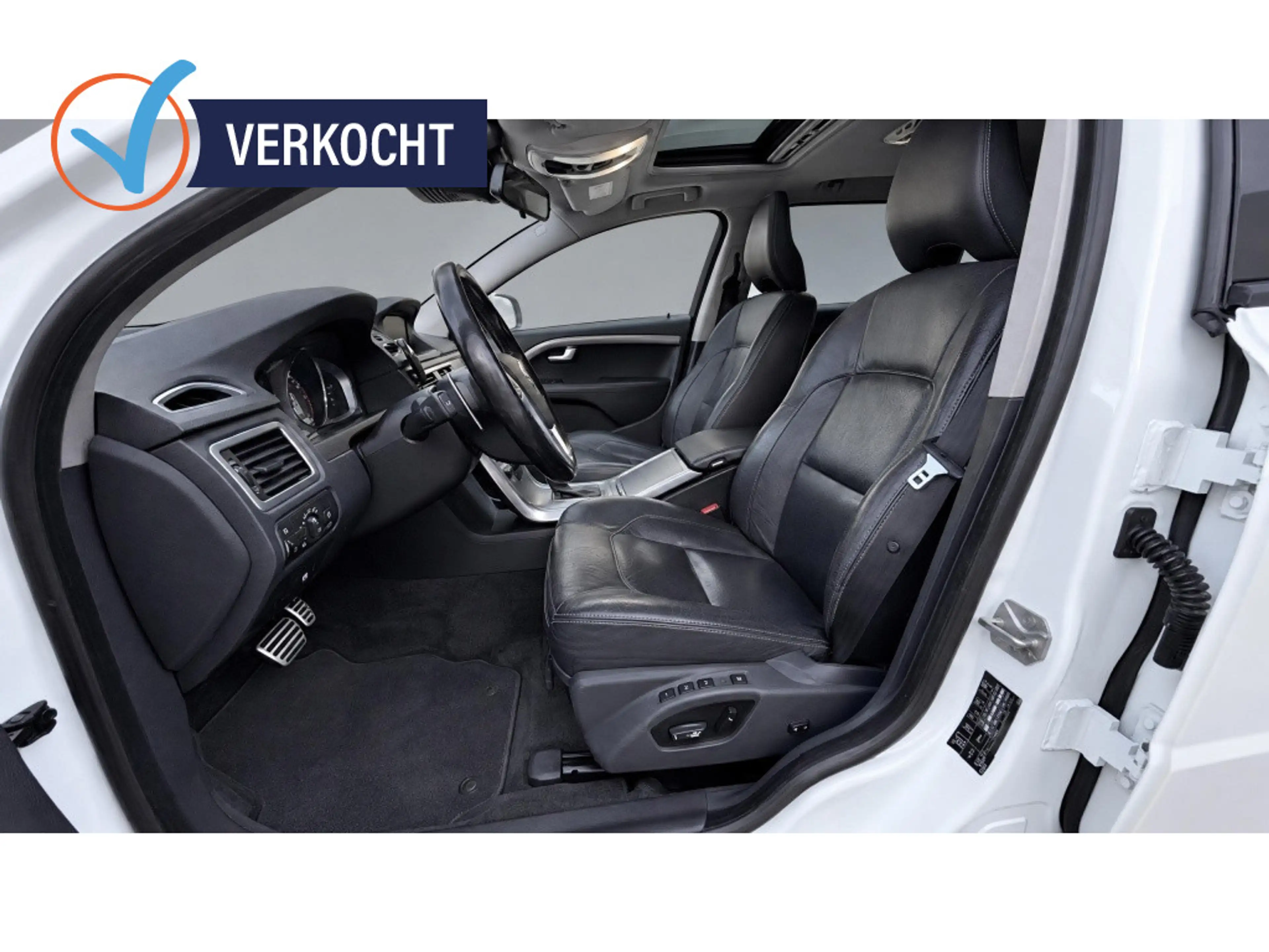 Volvo V70 2.0 T4 Inscr. Ed. | Pano | Trekhaak | Cruise | Nav — photo 13