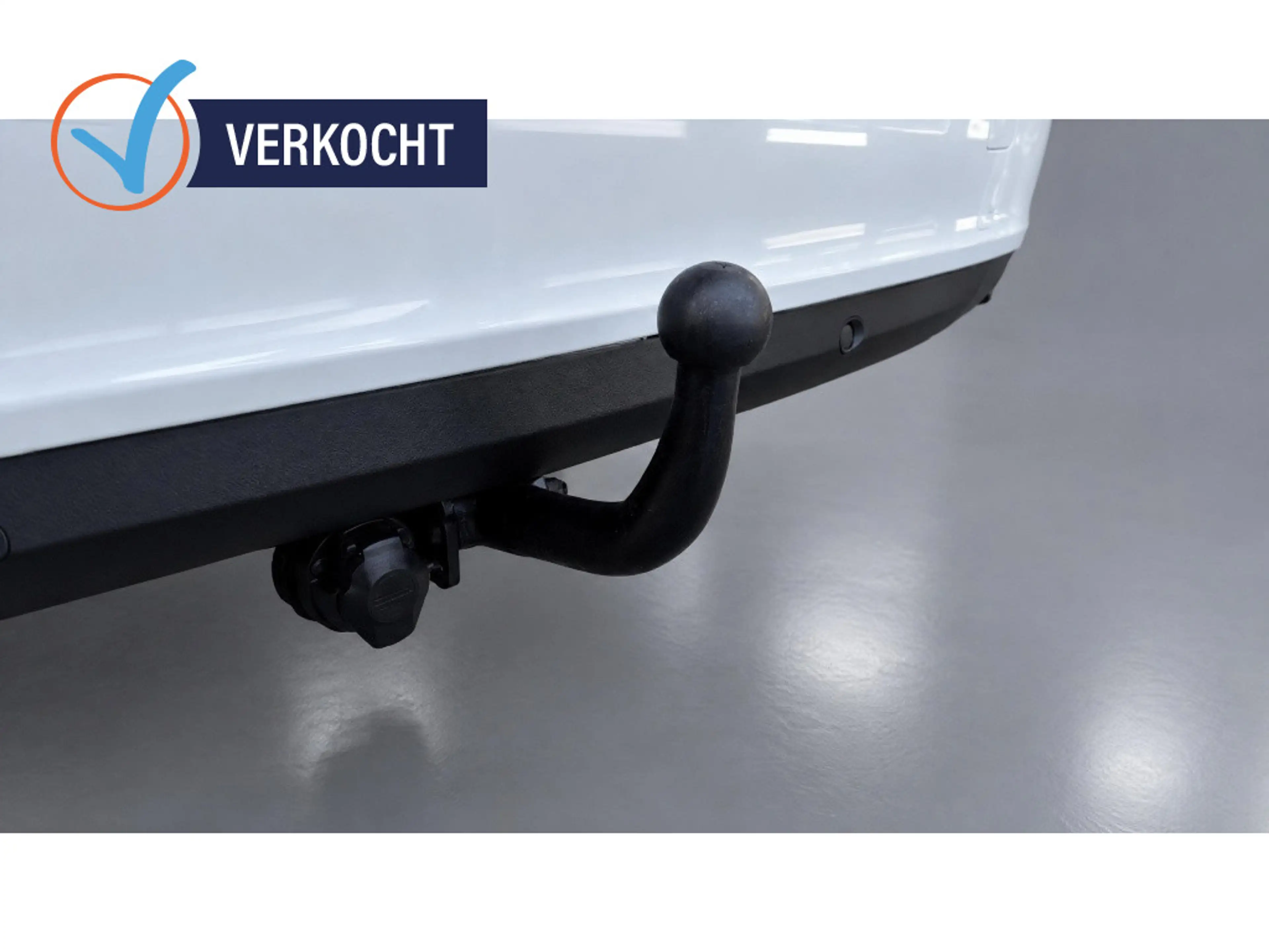 Volvo V70 2.0 T4 Inscr. Ed. | Pano | Trekhaak | Cruise | Nav — photo 11