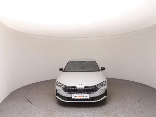Skoda Octavia view 3