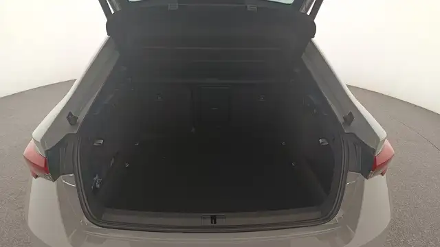 Skoda Octavia view 7