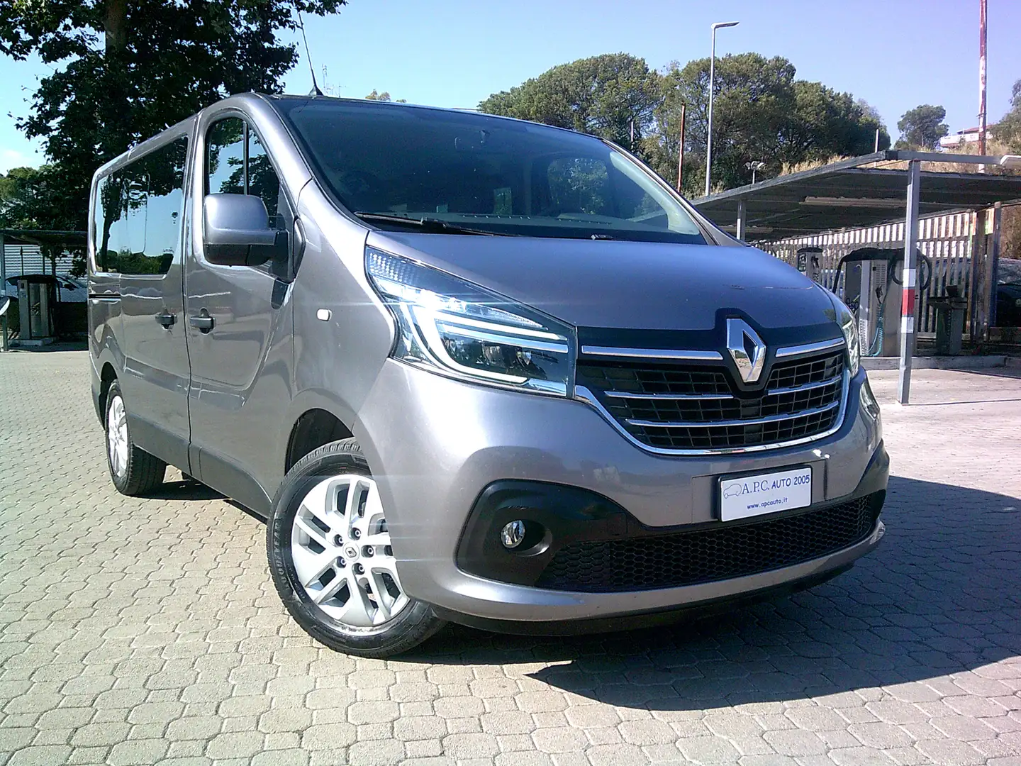 Renault Trafic 2.0dci 145cv*9 POSTI* INTENSE L1 T27 IVA COMPRESA Grigio - 1