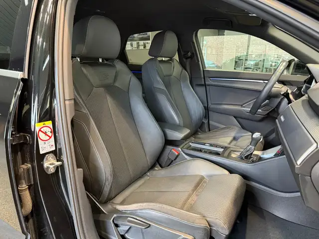 Audi Q3 view 14