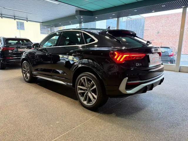 Audi Q3 view 4
