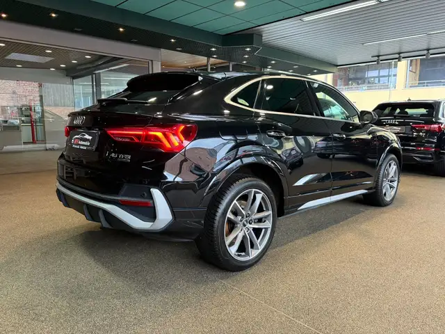 Audi Q3 view 6