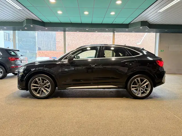 Audi Q3 view 8