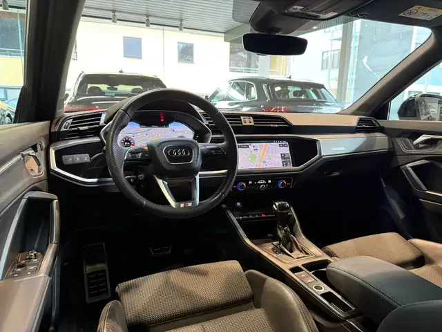 Audi Q3 view 9