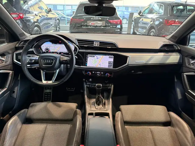 Audi Q3 view 11