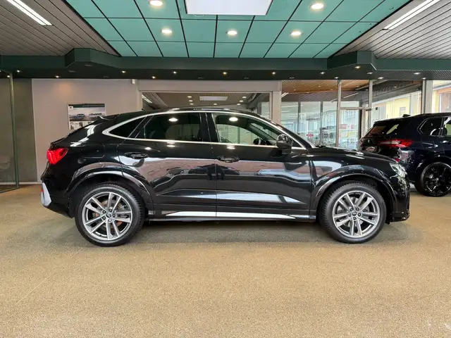 Audi Q3 view 7