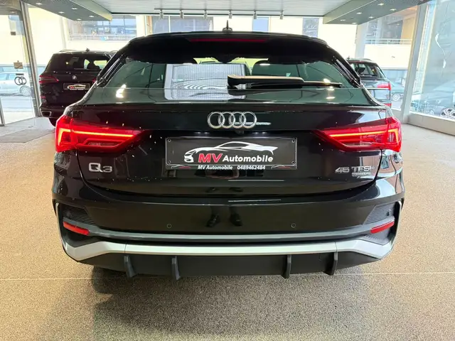 Audi Q3 view 5