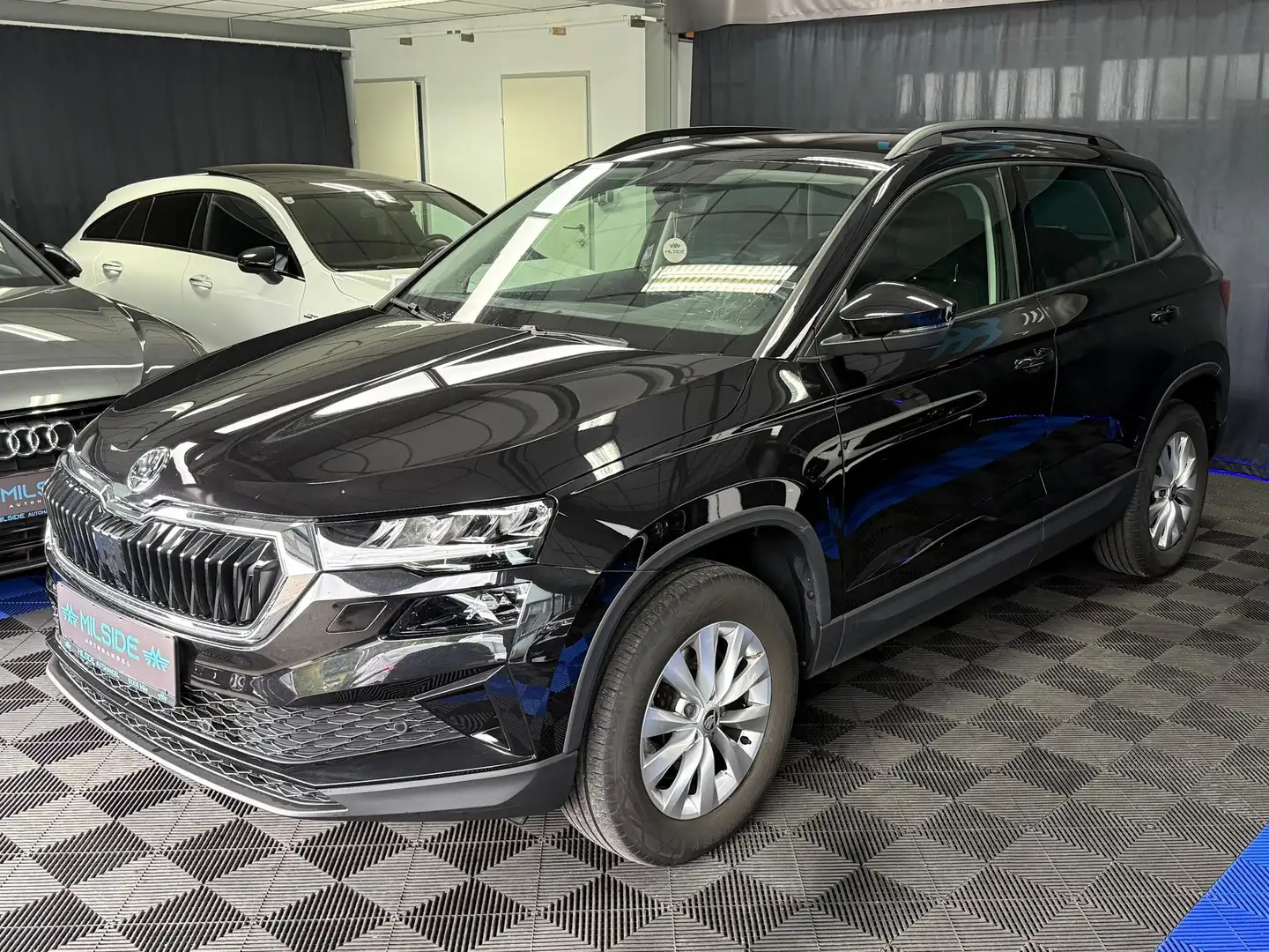 Skoda Karoq 2.0 TDI Ambition Schwarz - 2
