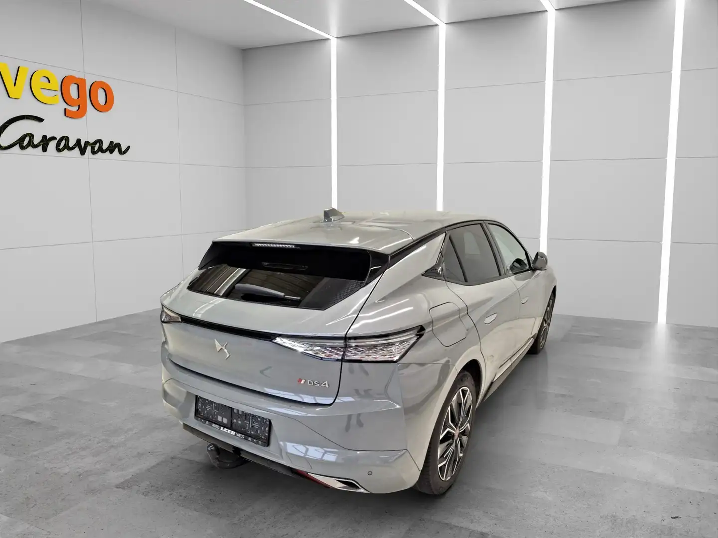 DS Automobiles DS 4 BlueHDi 130 S&S EAT8 Performance Line + Grau - 2