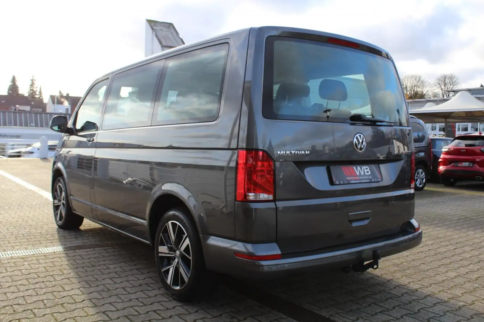 Volkswagen T6.1 Multivan 4MOTION 2.0 TDI DSG / AHK / DCC / ACC Klima Navi Grau - 2