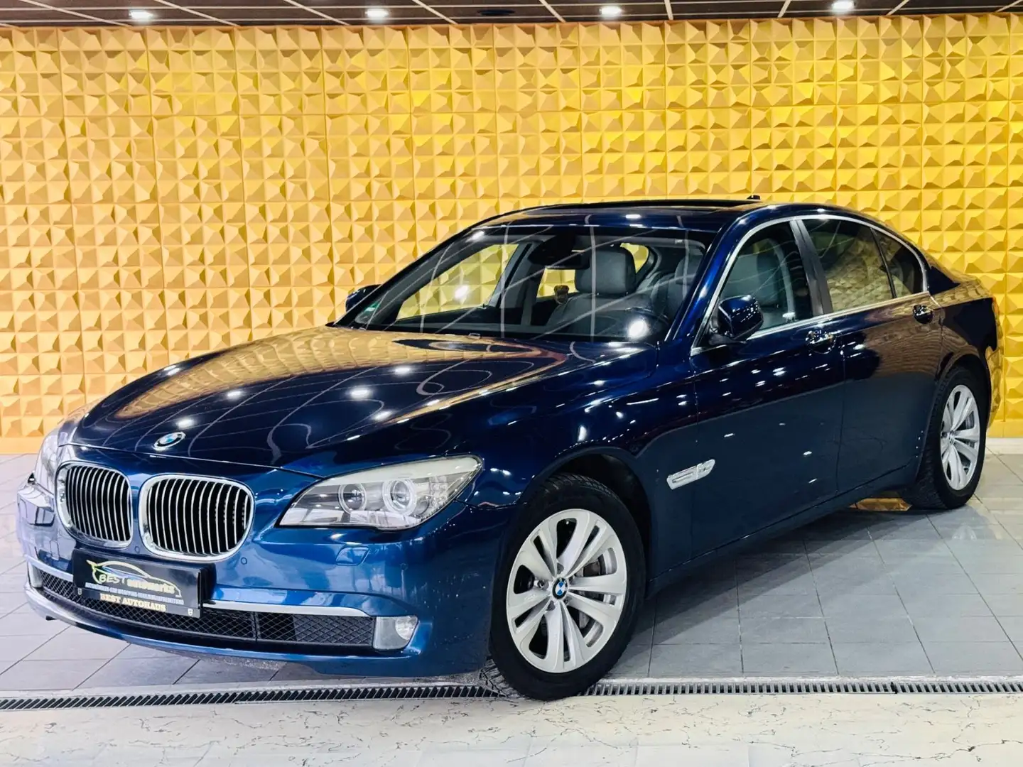 BMW 750 i xDrive*Kamera*SHZ*Bi-Xenon*Standheizung*NAV Blauw - 1