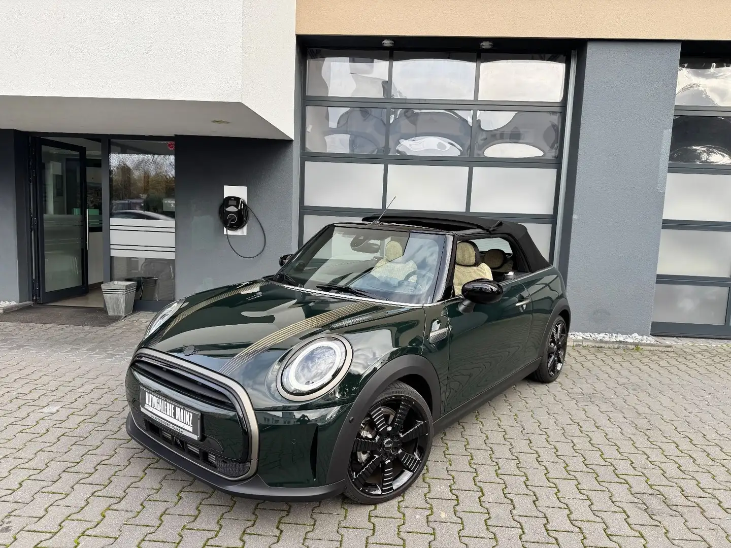 MINI Cooper Cabrio Cooper Sondermodell ``Resolute Edition´´ Grün - 1